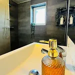 Spacious & Cozy In Tranquil Suburb *