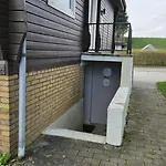 Spacious & Cozy In Tranquil Suburb *