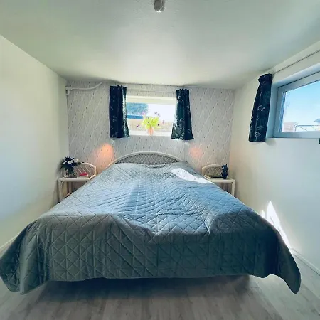 Spacious & Cozy In Tranquil Suburb Daire *