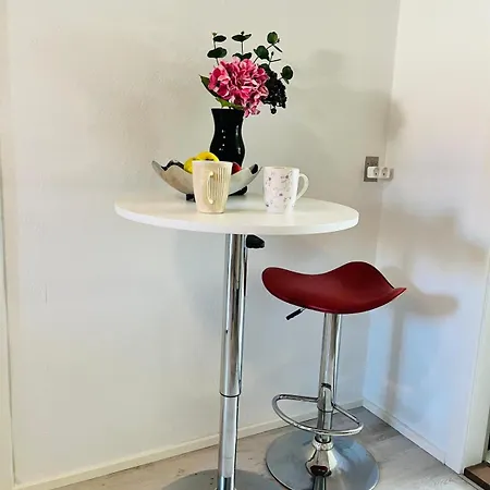 Spacious & Cozy In Tranquil Suburb Daire