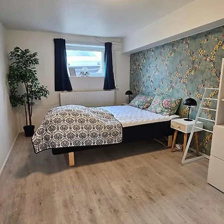 Spacious & Cozy In Tranquil Suburb 公寓