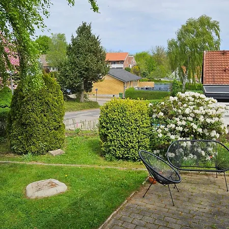 Spacious & Cozy In Tranquil Suburb 公寓
